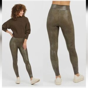 SPANX Faux Leather Croc Shine Leggings. Darkened Olive. Size Small P